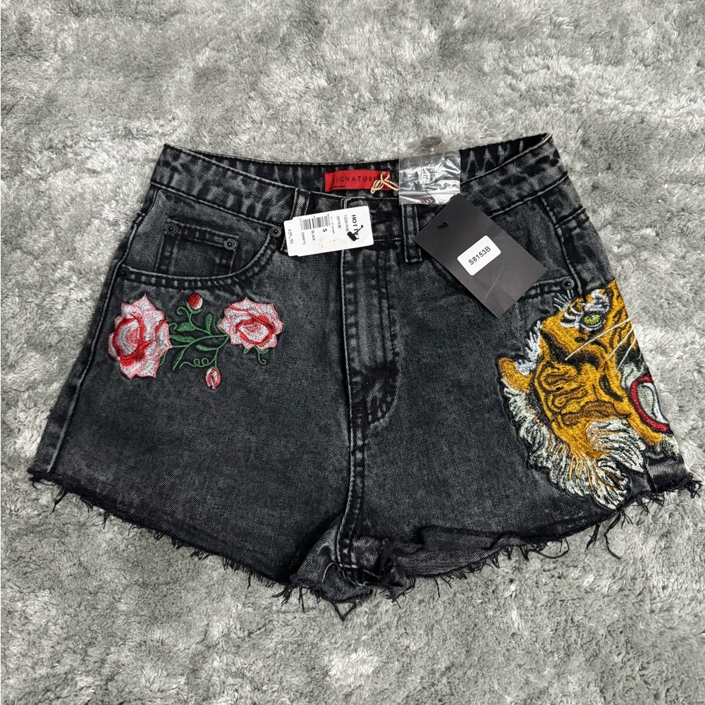 NWT embroidered Jean shorts